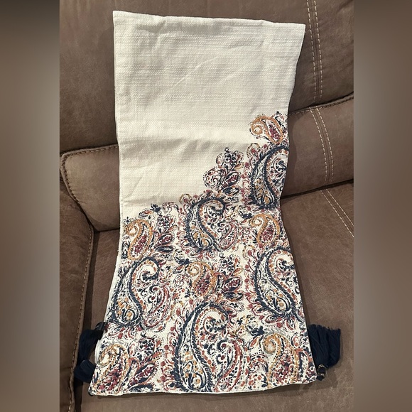 Cynthia Rowley Botanical Garden Table Runner - Thumbnail 3